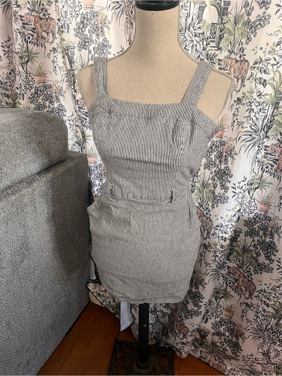 Hollister Dresses & Skirts - Hollister Striped Square-Neck Mini Dress in Black and White with pockets size xs